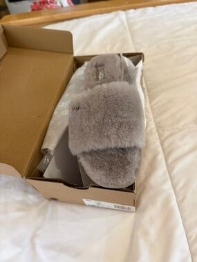 UGG Women's Gray Plush Shearling Slide Slippers Size 6 NWT